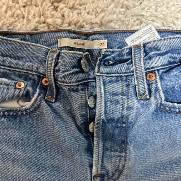 Levi’s Wedgie Fit Jeans - Picture 2 of 3